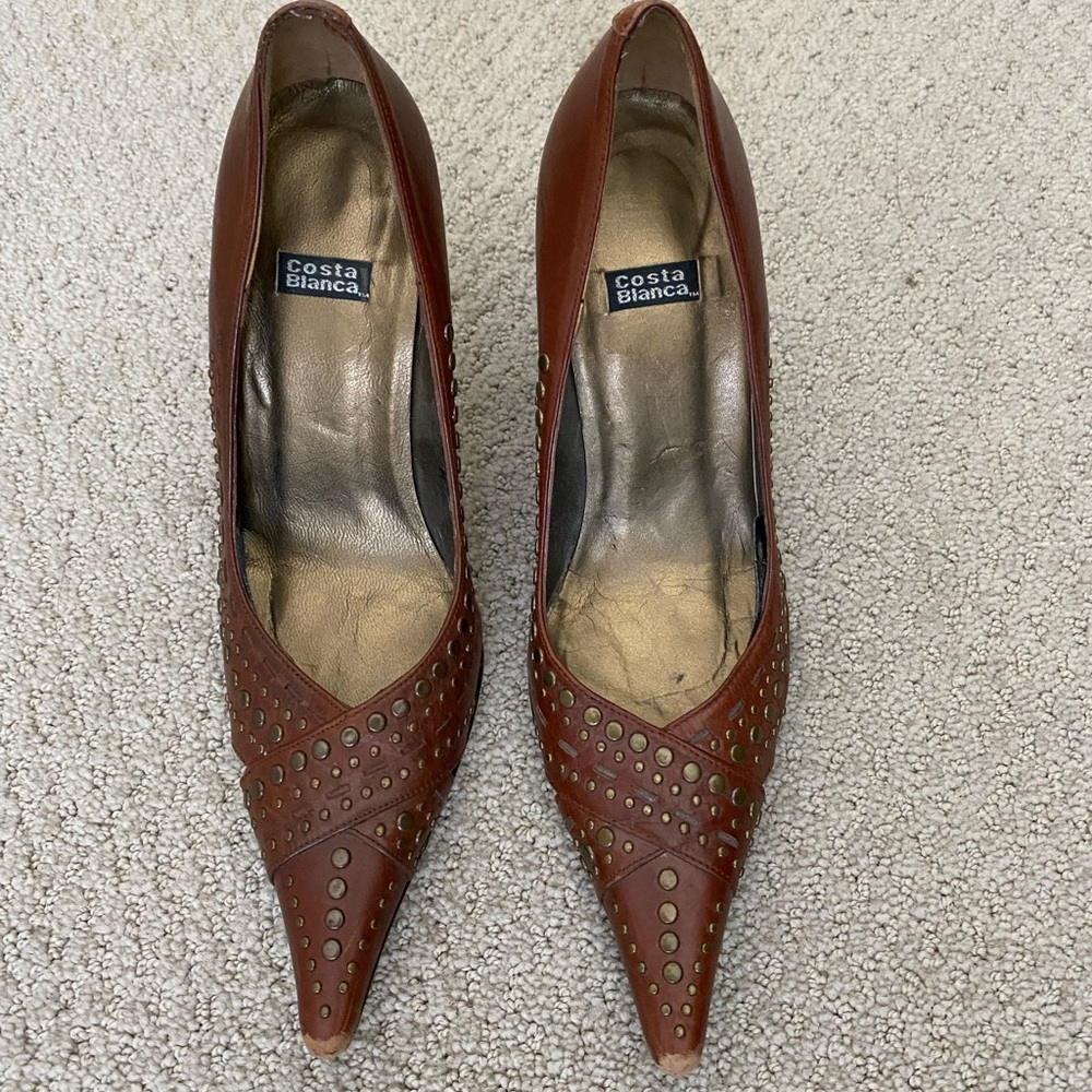 Pointed toe heels